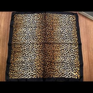New Dolce & Gabbana classic leopard print scarf